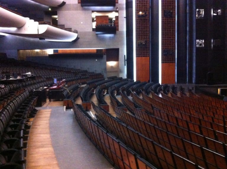 L'Opéra Bastille, L'opéra Du 21e Siècle - La Salle, La Scène, Les Coulisses