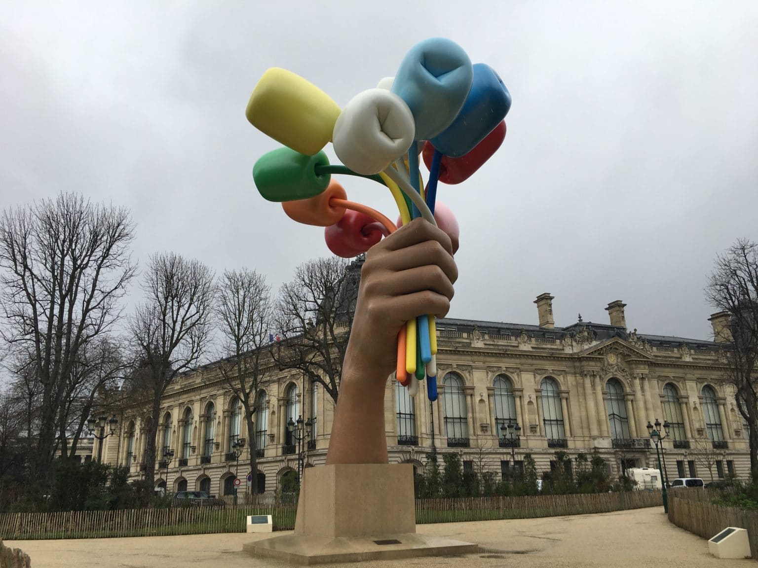 Le Bouquet De Tulipes De Jeff Koons Le Bouquet de Tulipes de Jeff Koons, une œuvre controversée